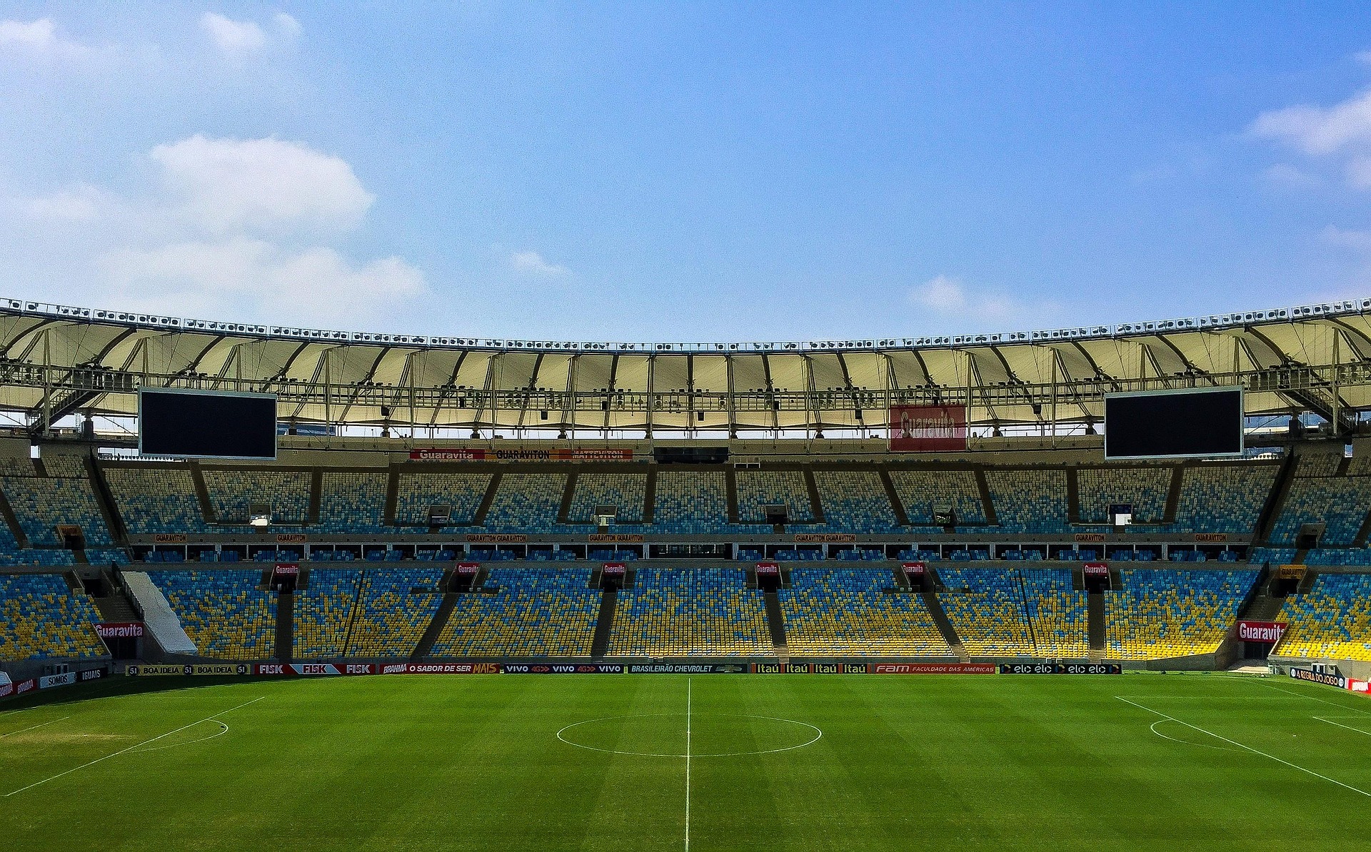 Elevated center-court angle for a single-camera sports livestream